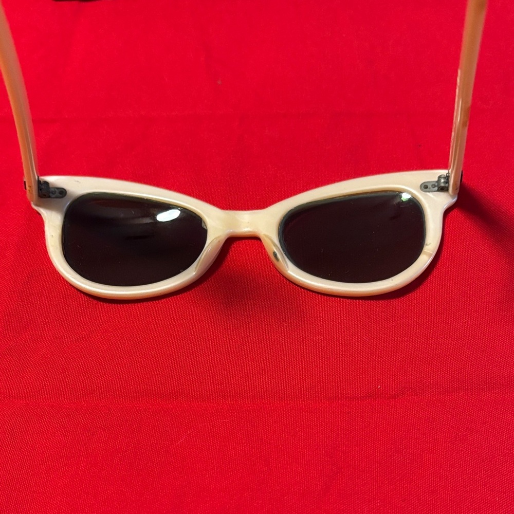 Vintage Sunglasses with Case - Picture 3 of 6